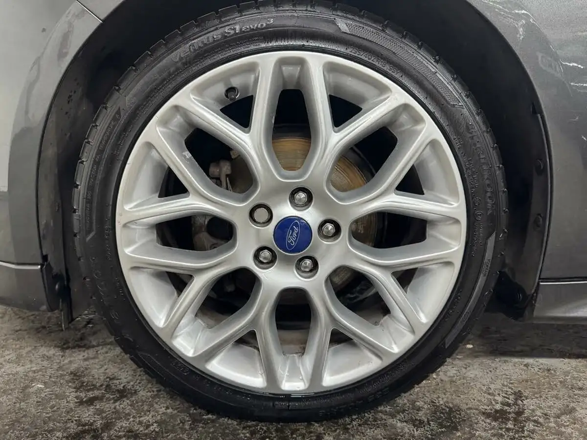 2015-ford-focus-16tdci-zetec-s-hatchback-big-25