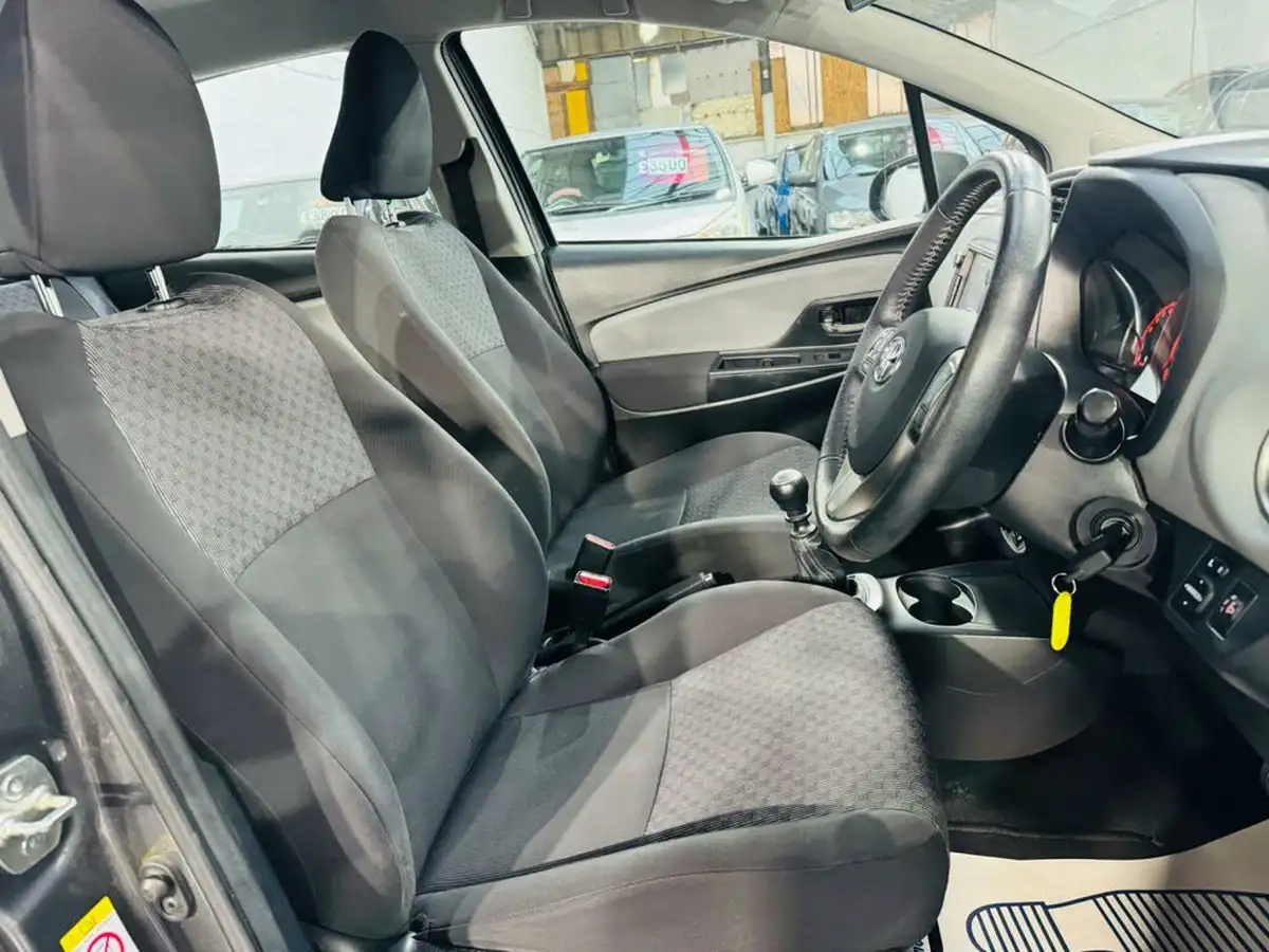 2015-toyota-yaris-133-icon-vvt-i-5d-big-10