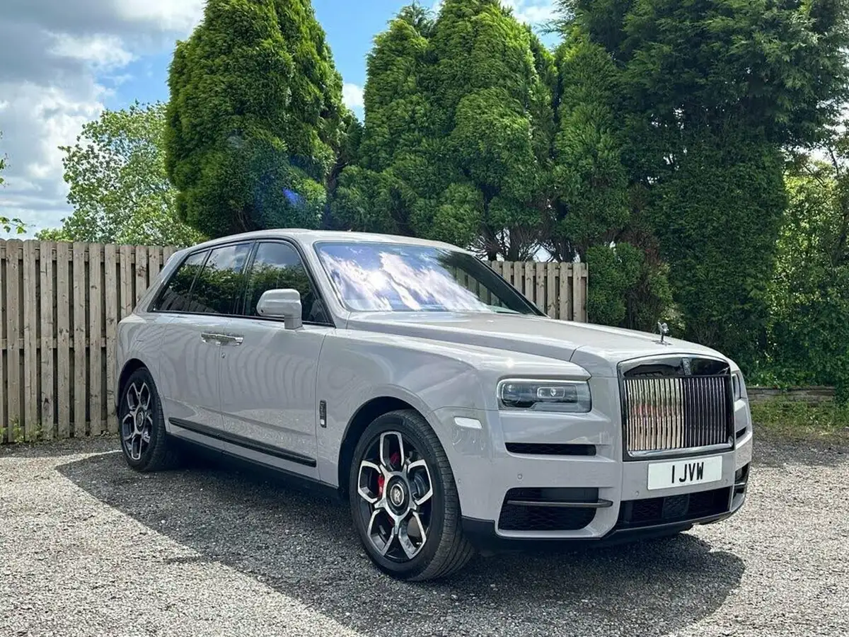 2022-rolls-royce-cullinan-675-black-badge-big-2