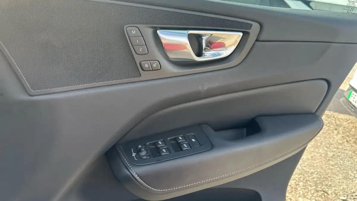 2021-volvo-xc60-20-b5-inscription-big-14