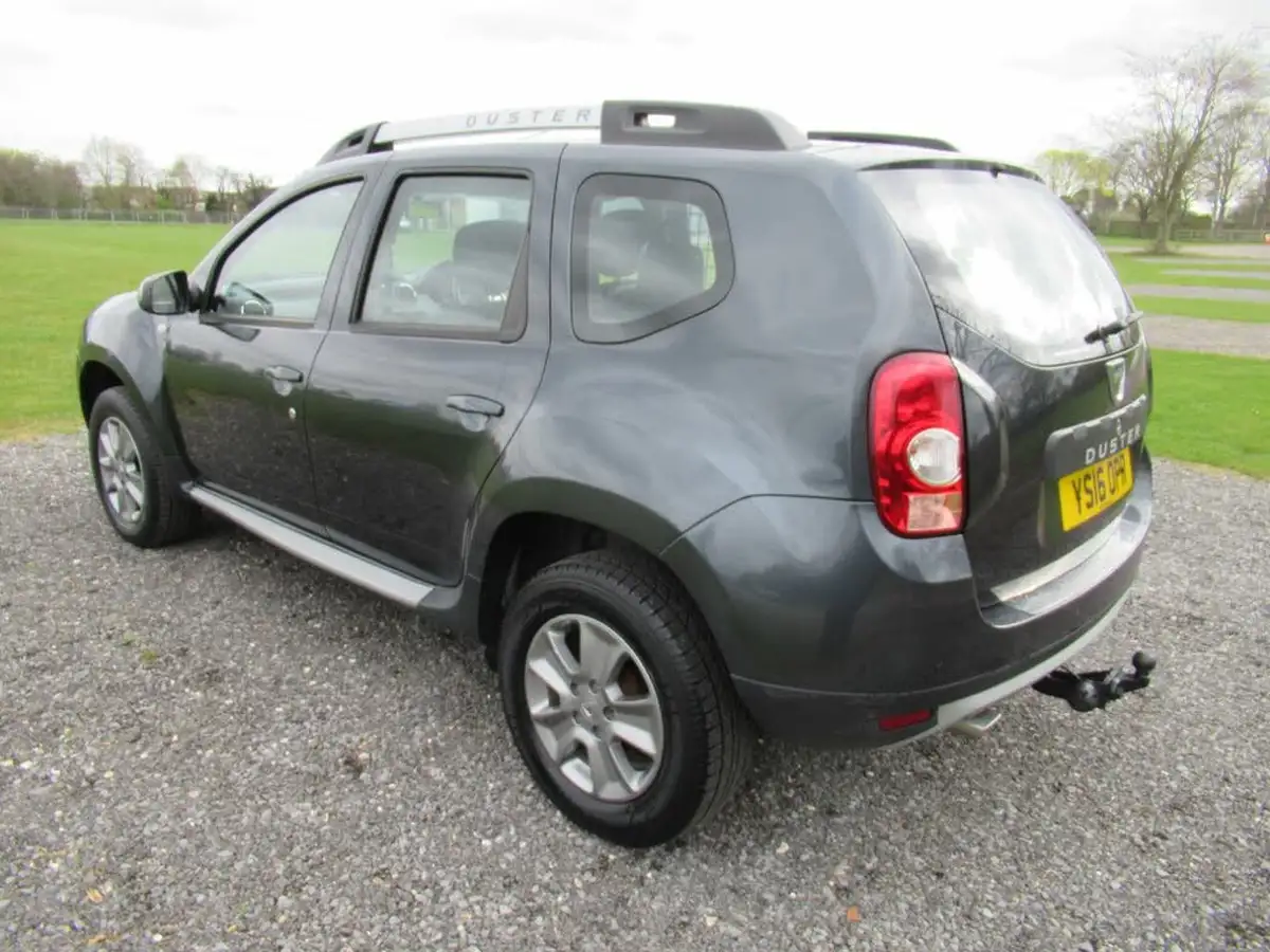 2016-dacia-duster-15dci-laureate-110bhp-4x4-station-wagon-5d-big-3