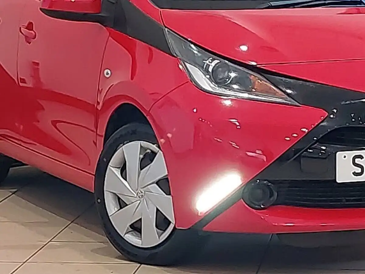 2017-toyota-aygo-10-vvt-i-x-play-71bhp-5d-big-8