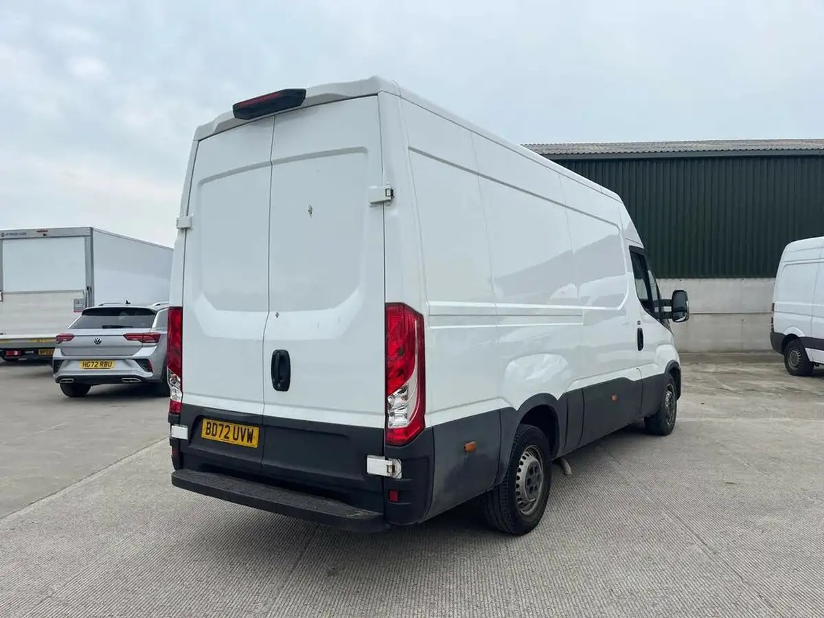 2022-iveco-daily-s-class-23td-35s14v-business-3520mm-h2-136pseu6dt-big-4