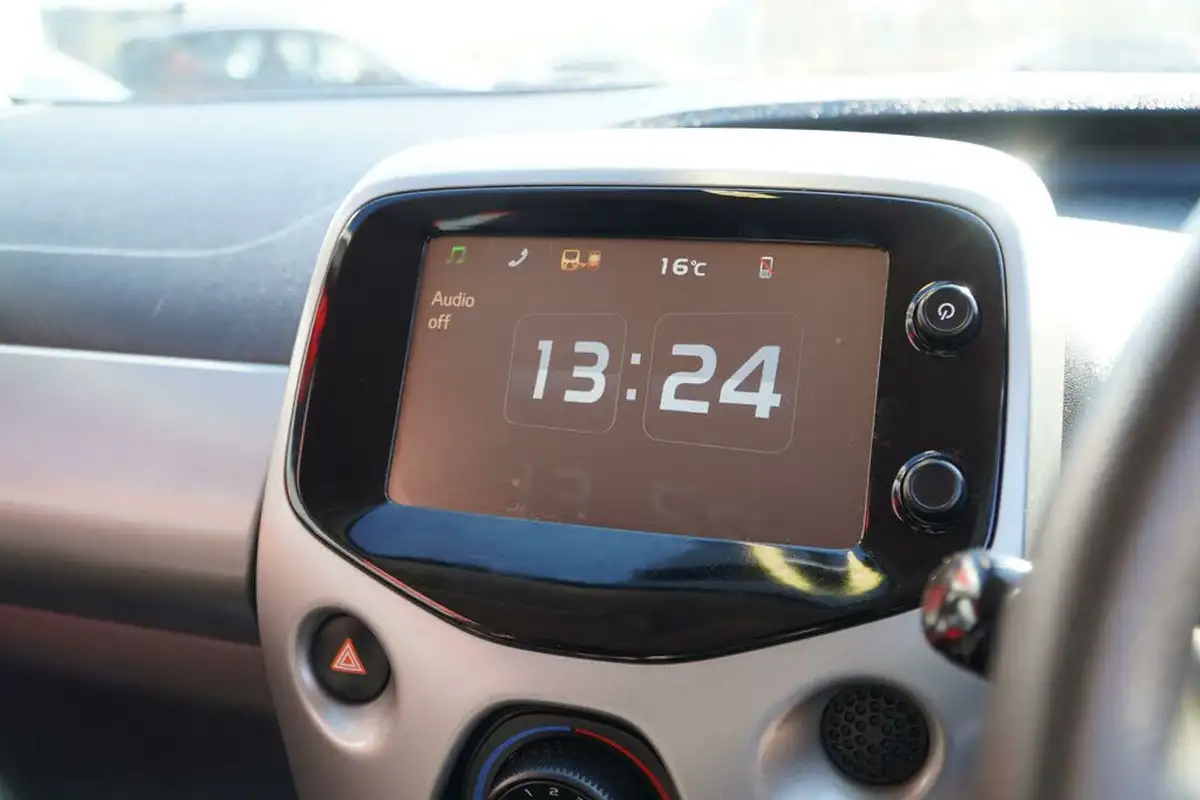 2015-citroen-c1-12-puretech-feel-5d-big-26
