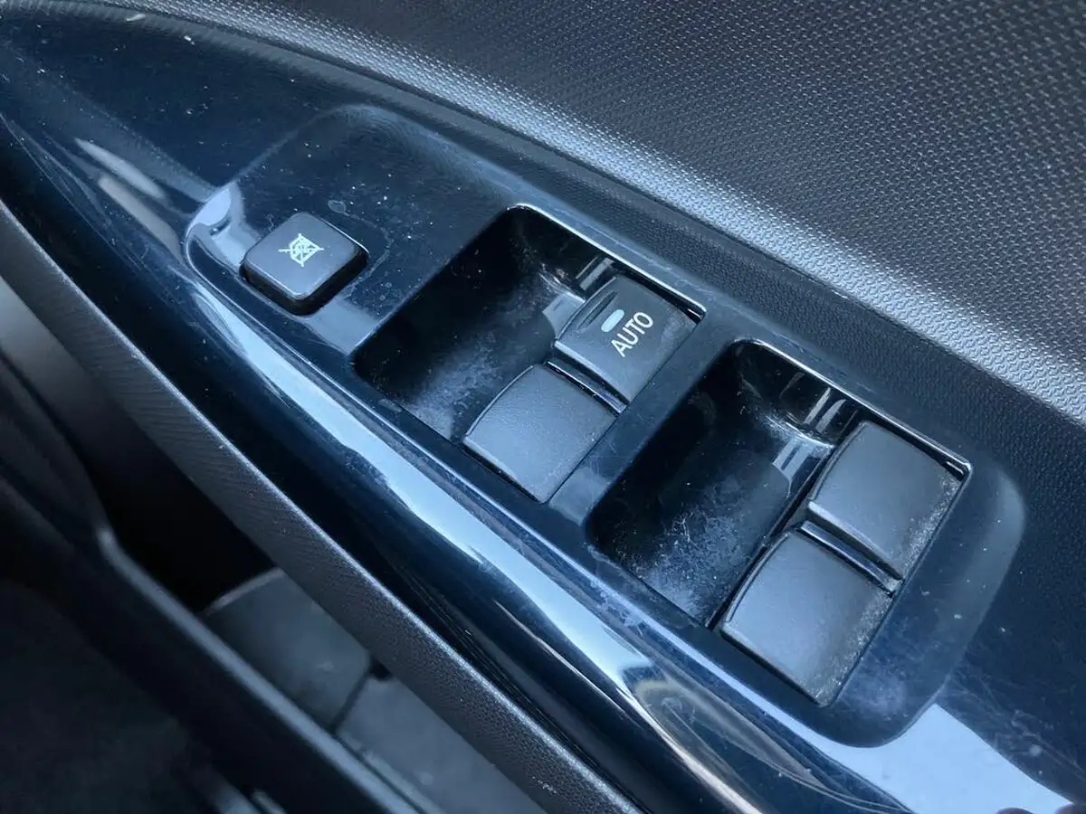 2017-mitsubishi-mirage-12-juro-leather-big-33
