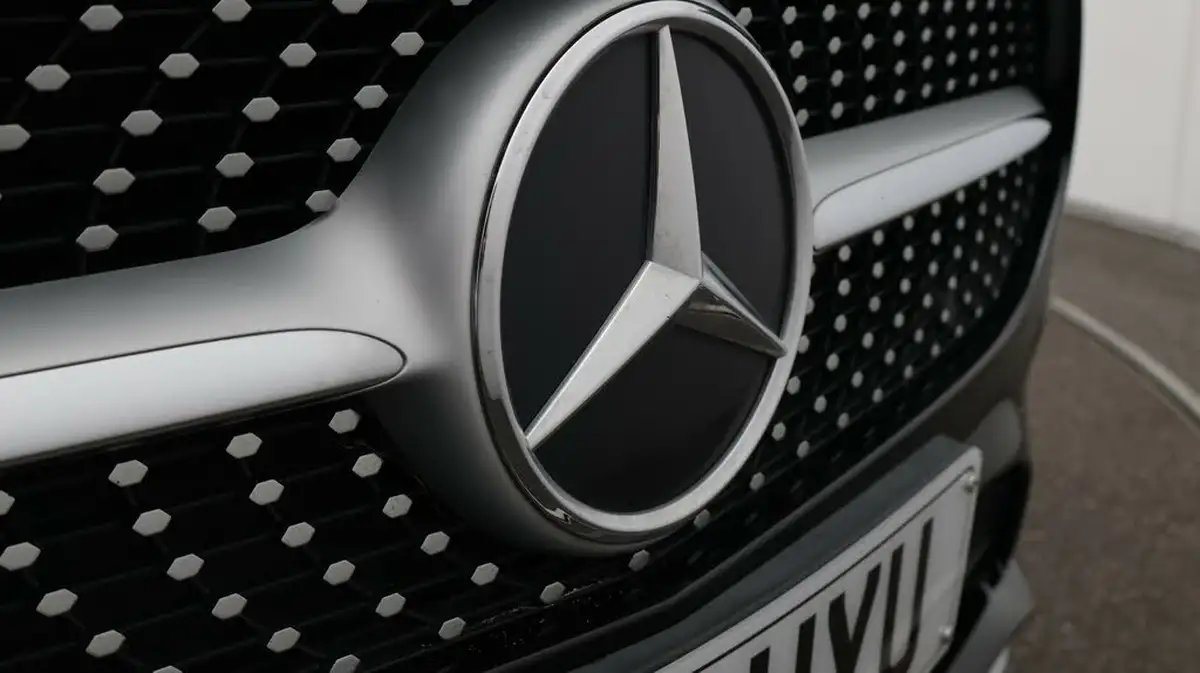 2021-mercedes-benz-a-class-20d-a220d-amg-line-saloon-4d-big-22
