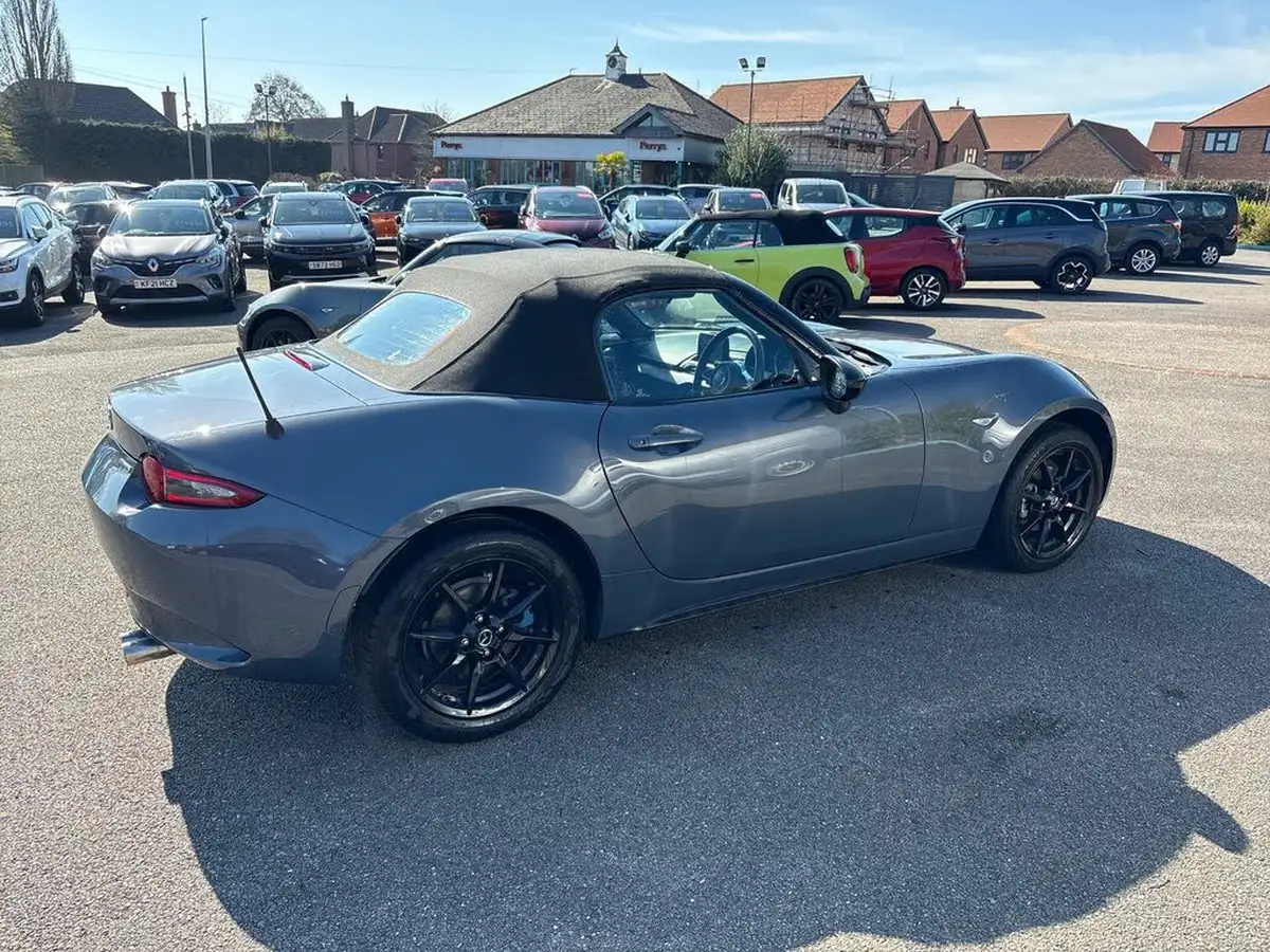 2021-mazda-mx-5-15-se-l-rf-big-29