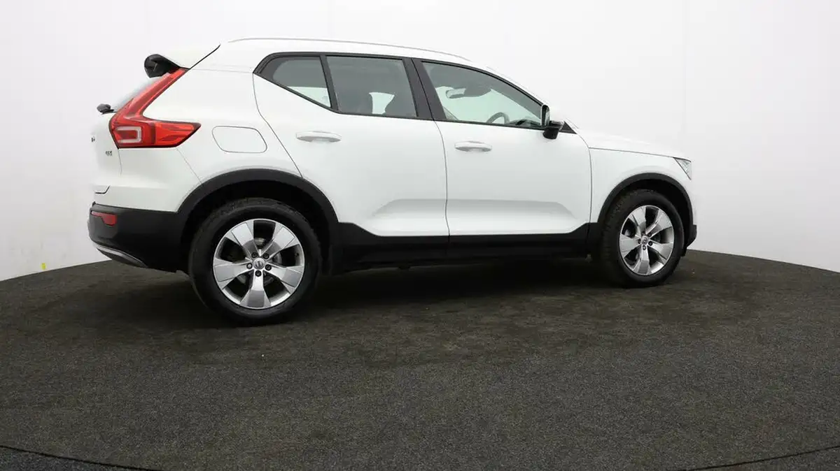 2018-volvo-xc40-20td-d3-momentum-pro-geartronic-big-28