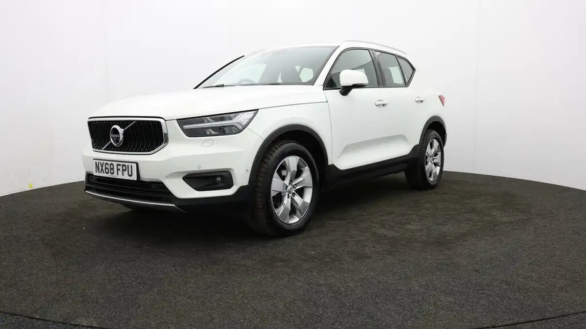 2018-volvo-xc40-20td-d3-momentum-pro-geartronic-big-52