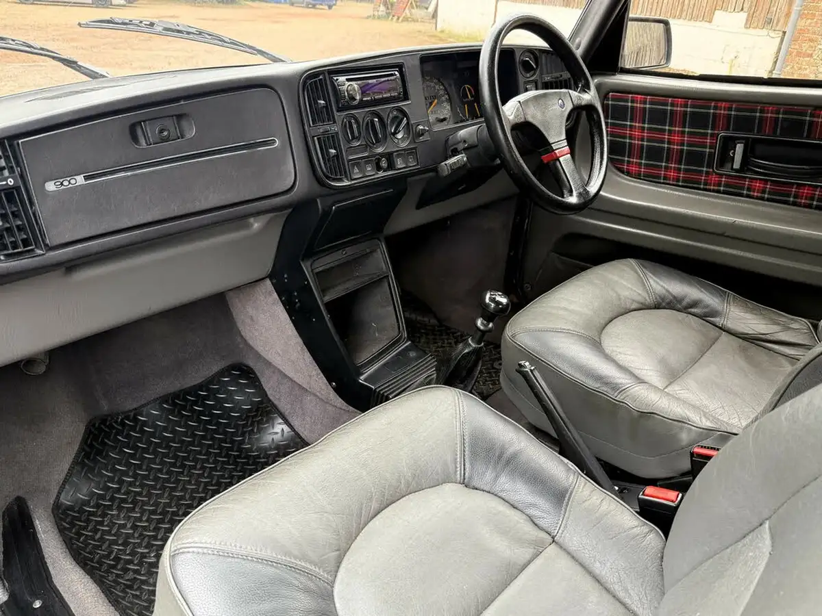 1991-saab-900-big-37