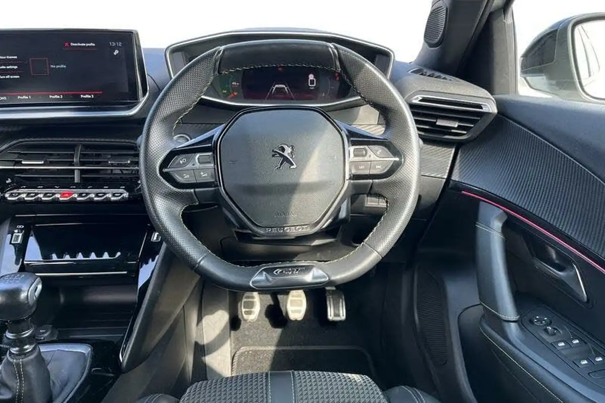 2021-peugeot-2008-suv-15-bluehdi-gt-big-10