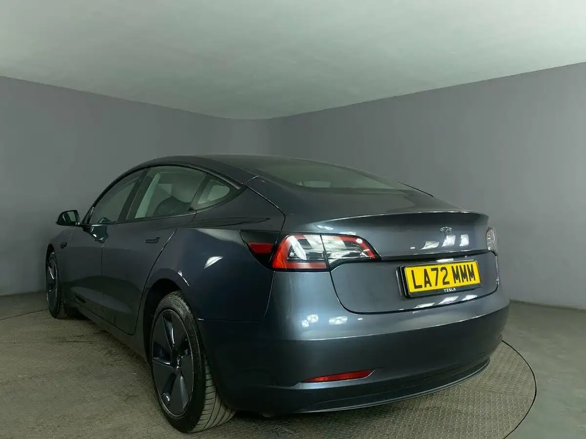 2022-tesla-model-3-e-rwd-big-5