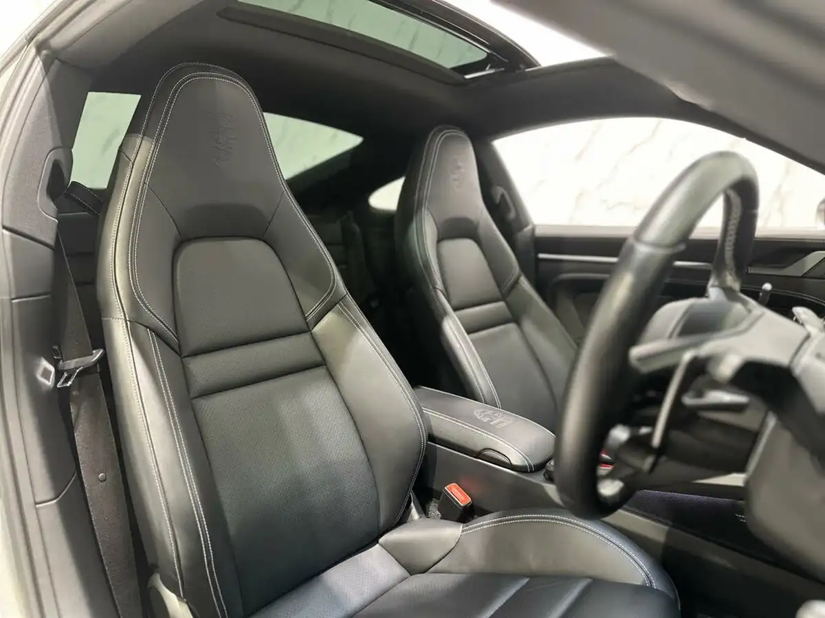 2022-porsche-911-30-carrera-4-coupe-big-19