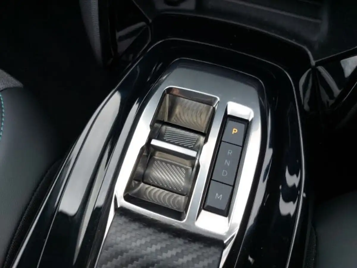 2023-peugeot-208-12-puretech-allure-premium-100ps-eat8-big-15