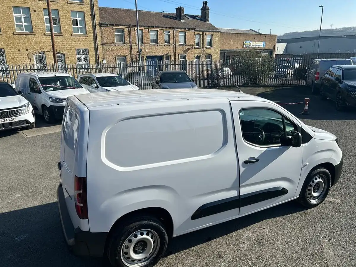 2024-peugeot-partner-15-bluehdi-professional-100pseu6d-big-20
