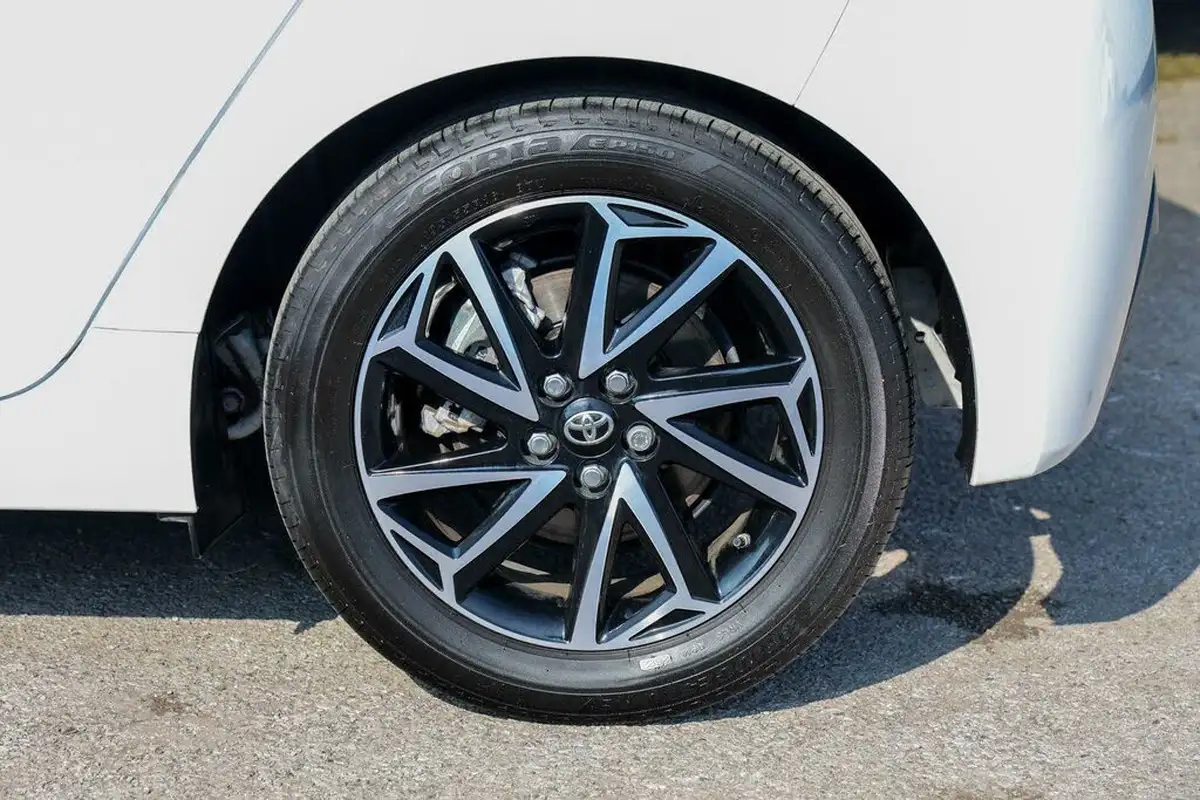 2022-toyota-yaris-15-vvt-i-design-big-17