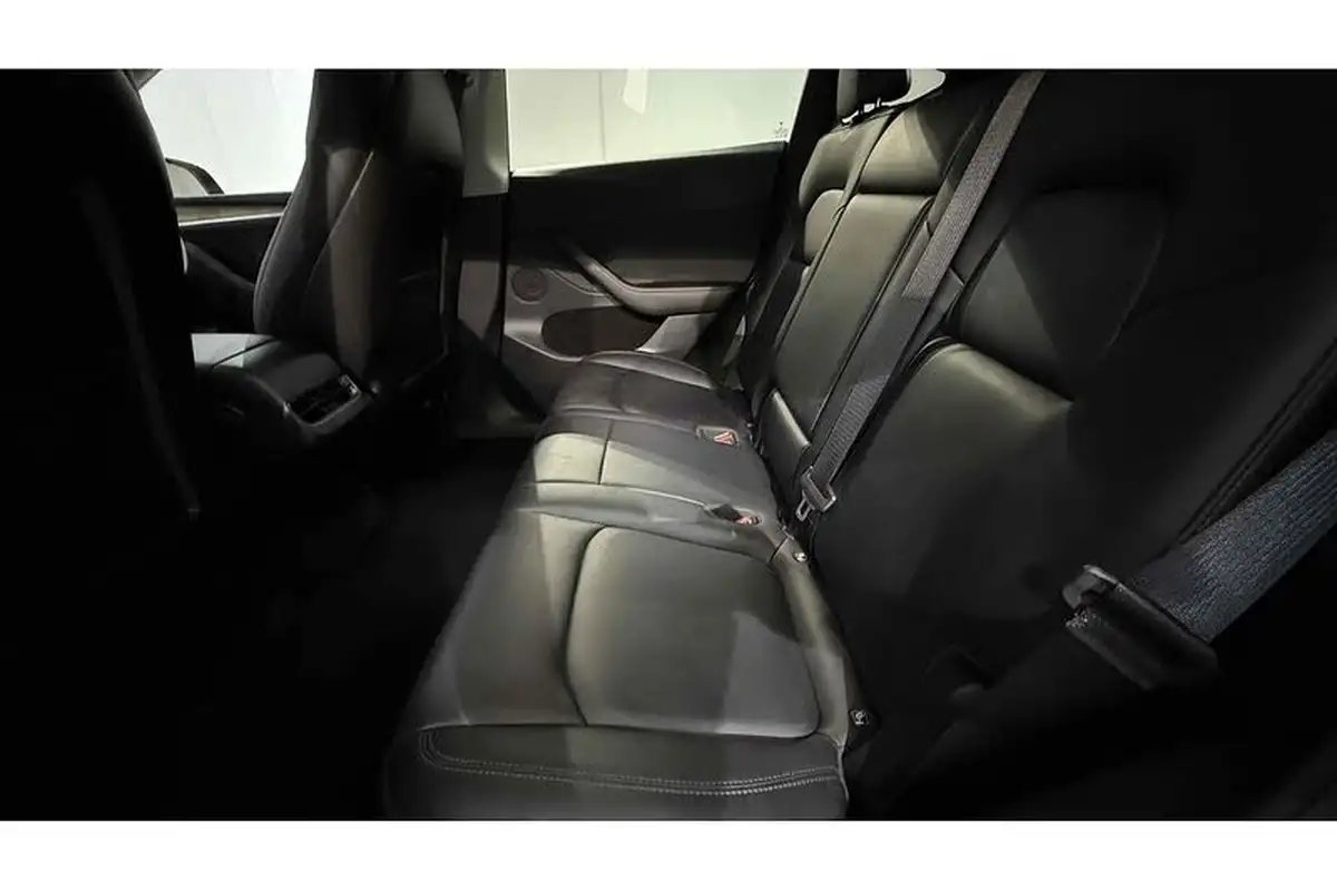 2022-tesla-model-y-e-long-range-big-34