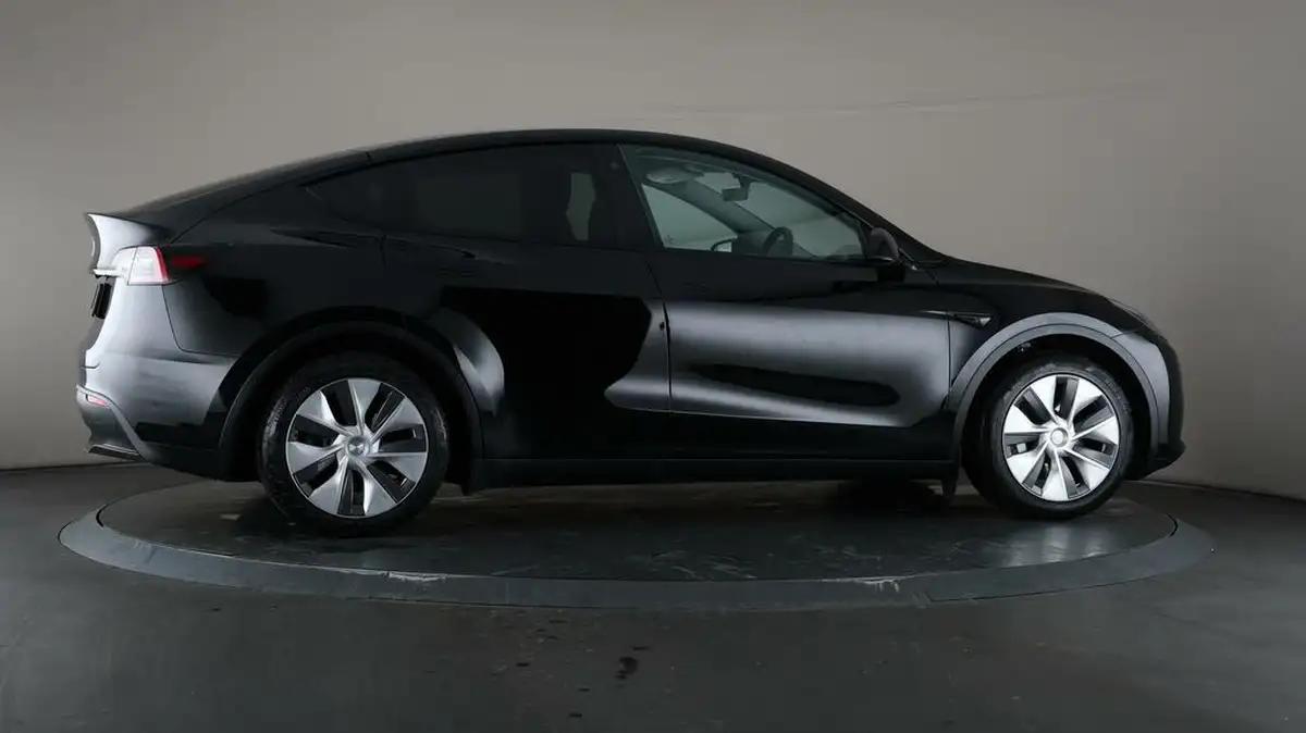 2023-tesla-model-y-e-rwd-big-54
