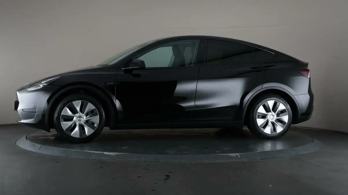 2023-tesla-model-y-e-rwd-big-30