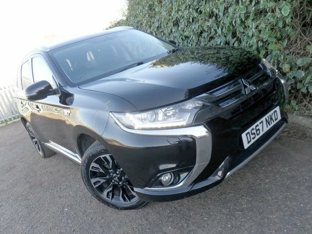 2017-mitsubishi-outlander-20-juro-phev-big-28