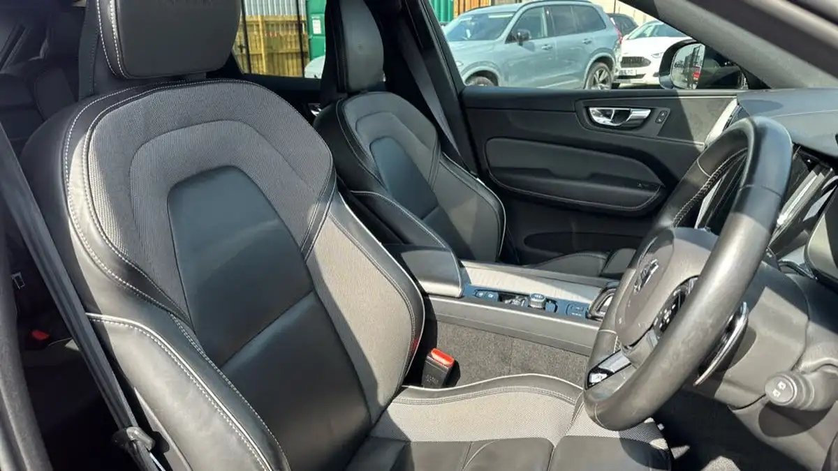 2019-volvo-xc60-20td-b4-r-design-big-8