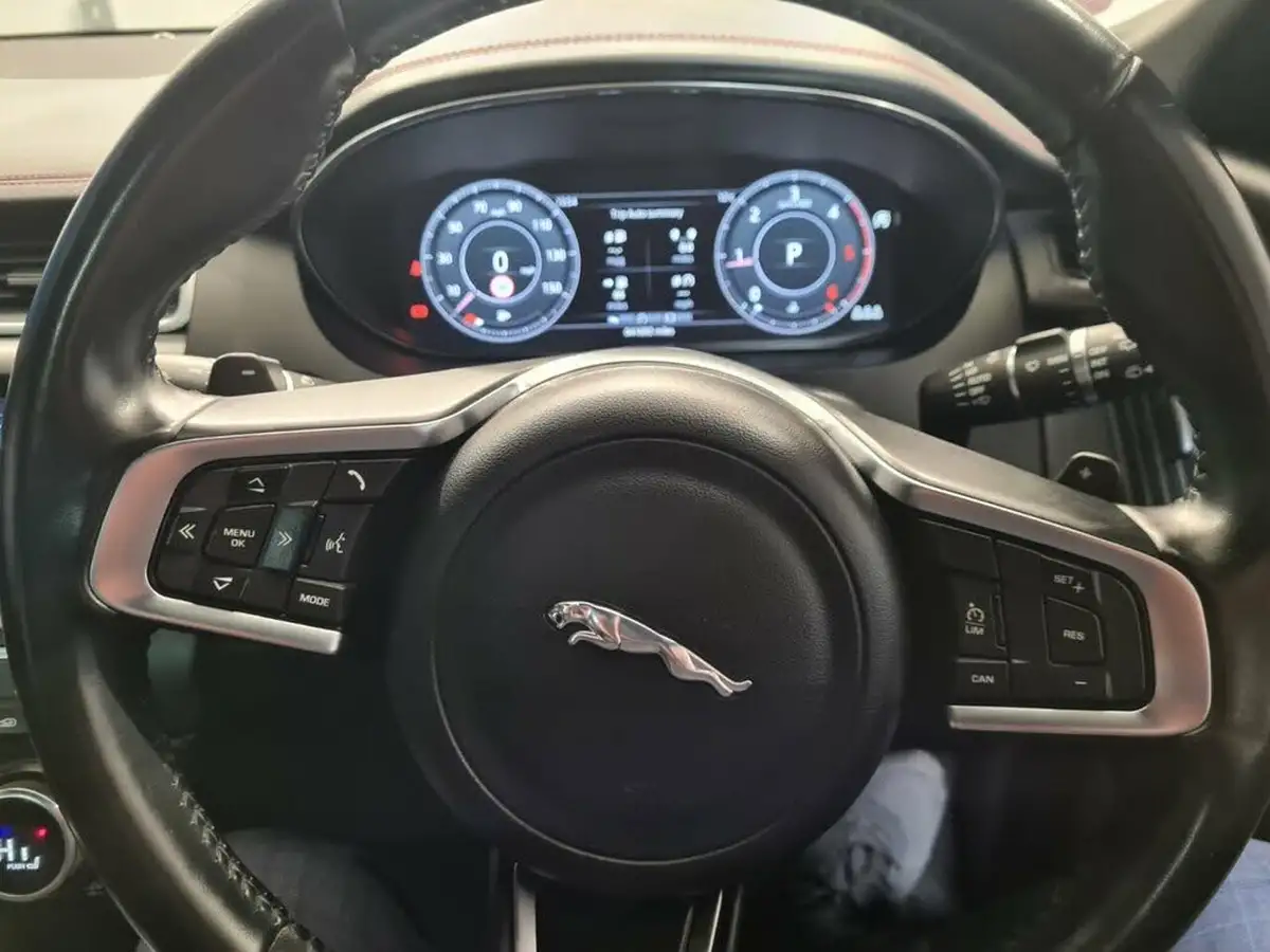 2019-jaguar-e-pace-20-i4d-chequered-flag-180ps-big-3