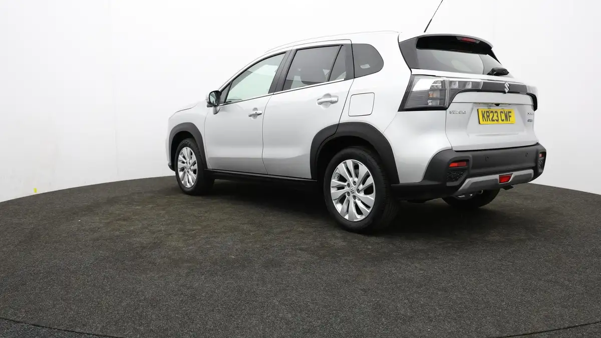 2023-suzuki-s-cross-15-motion-big-68