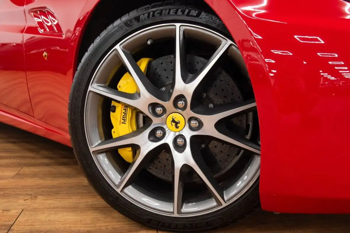2012-ferrari-california-43-big-4