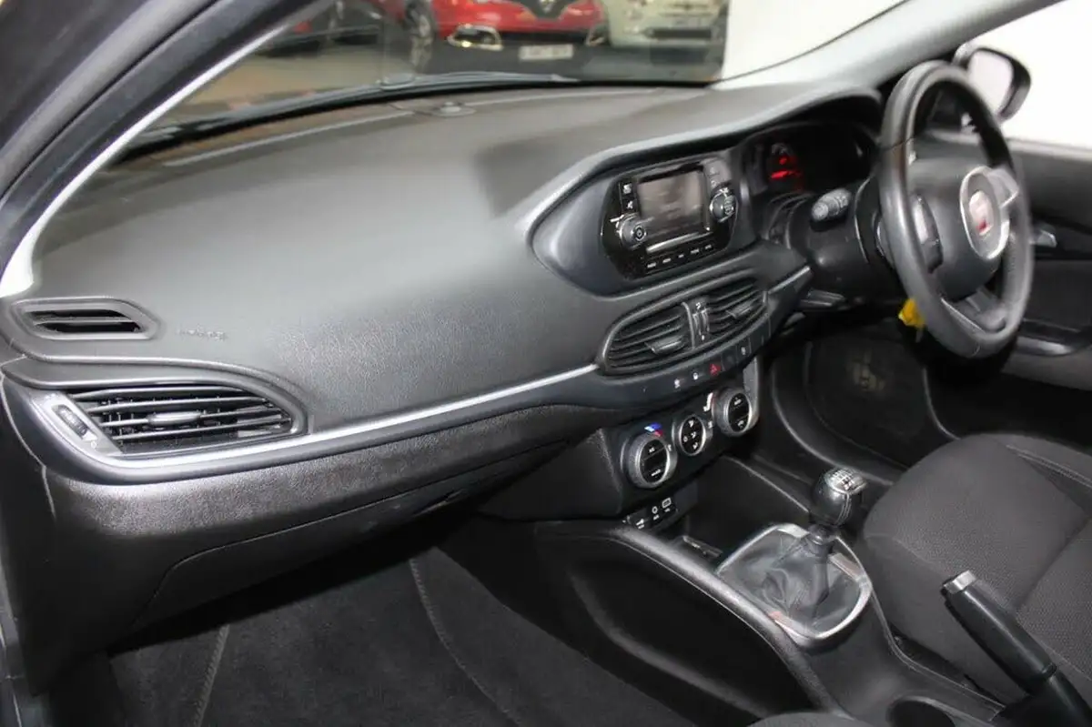 2018-fiat-tipo-16multijet-ii-lounge-hatchback-big-18
