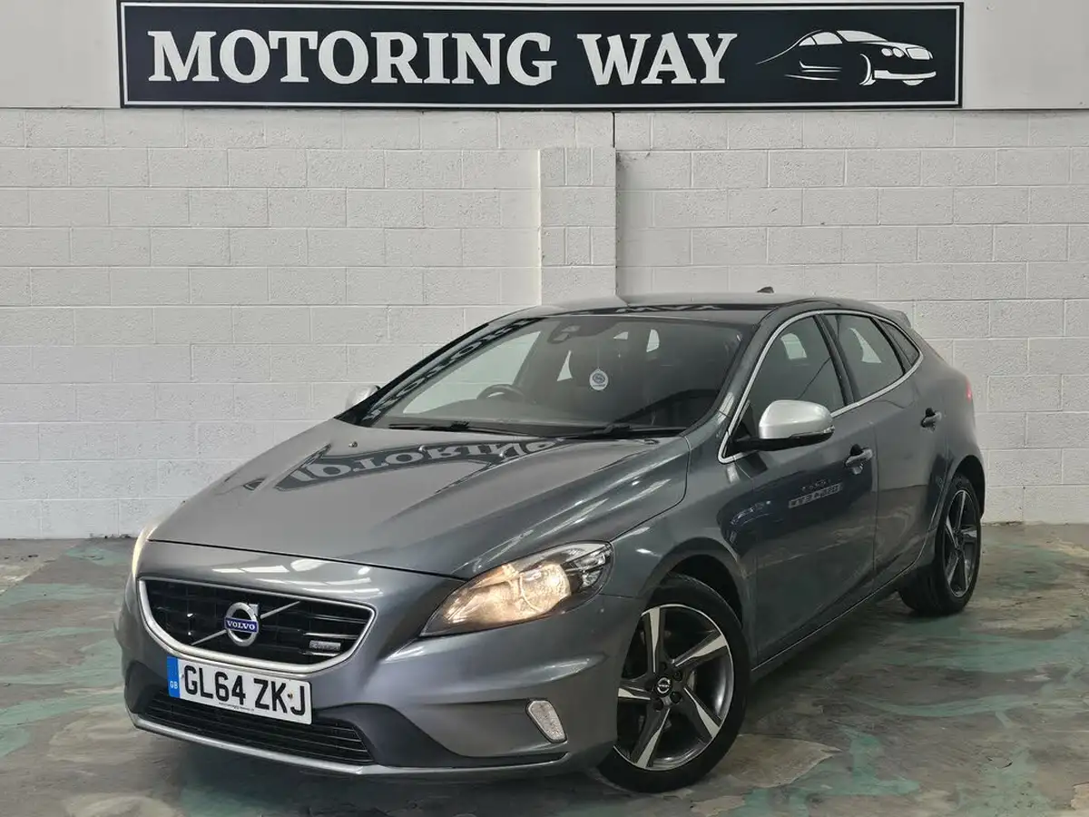 2015-volvo-v40-20td-d4-r-design-nav-big-1