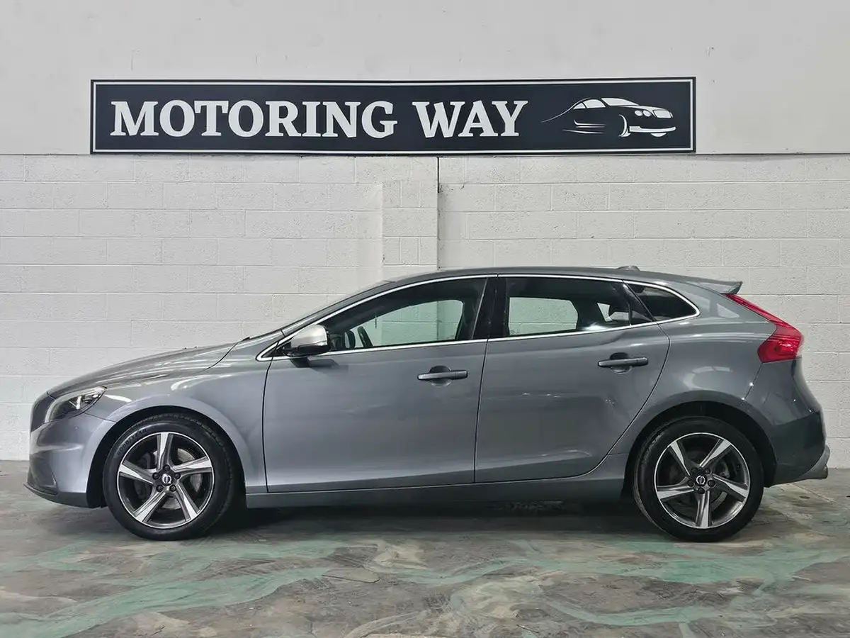 2015-volvo-v40-20td-d4-r-design-nav-big-25
