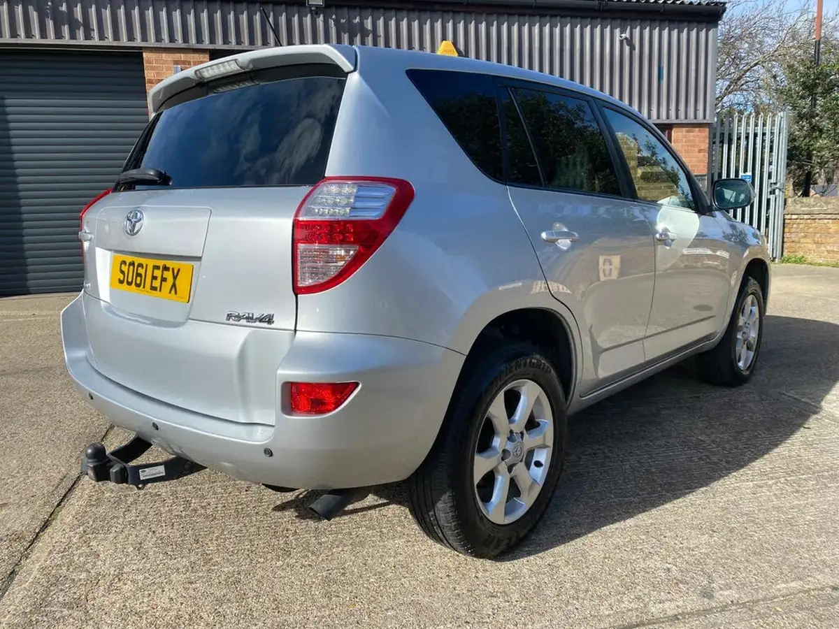 2011-toyota-rav4-22td-xt-r-22d-cat-150bhp-euro-5-auto-big-22