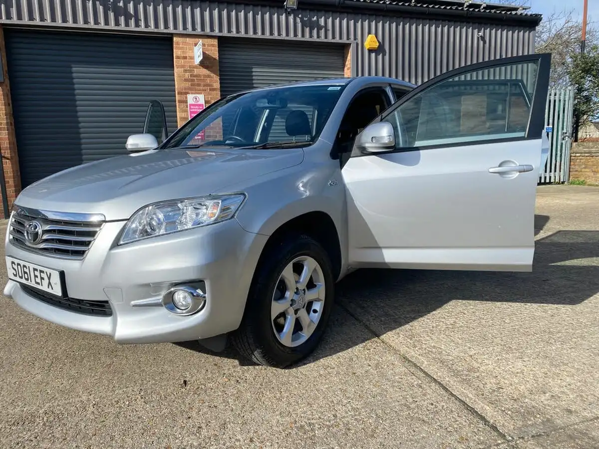2011-toyota-rav4-22td-xt-r-22d-cat-150bhp-euro-5-auto-big-46