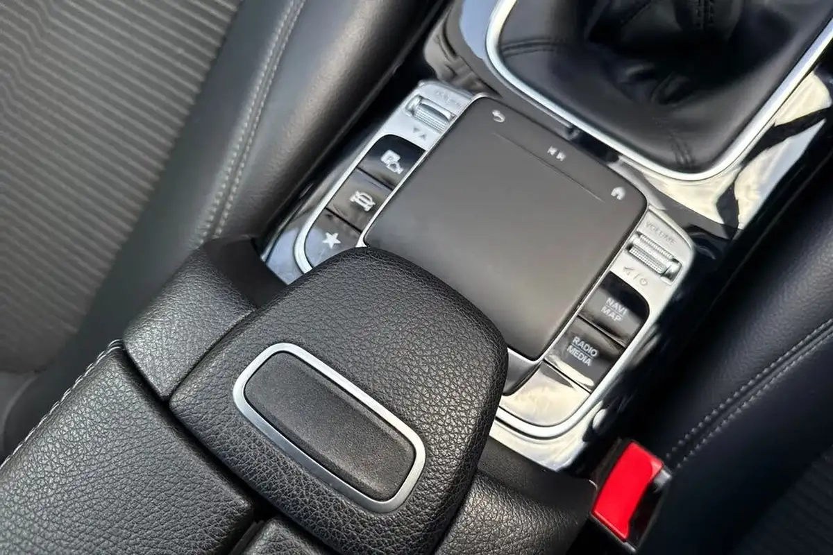 2019-mercedes-benz-a-class-13-a180-sport-executive-hatchback-5d-1332cc-7g-dct-big-33