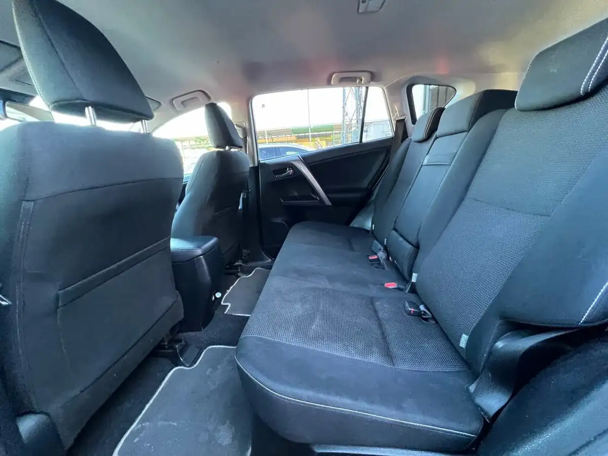2018-toyota-rav4-25-vvt-i-icon-tech-big-24