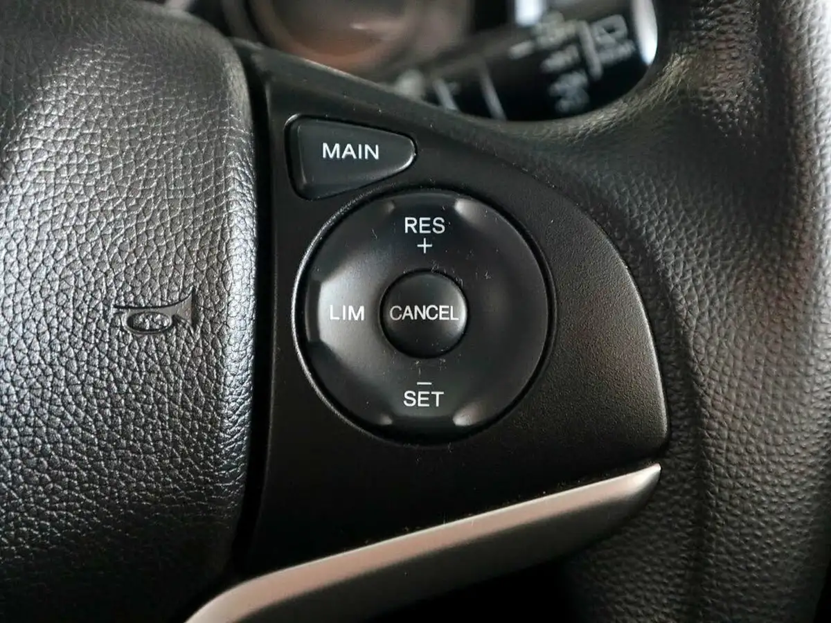 2018-honda-jazz-13-i-vtec-se-big-33