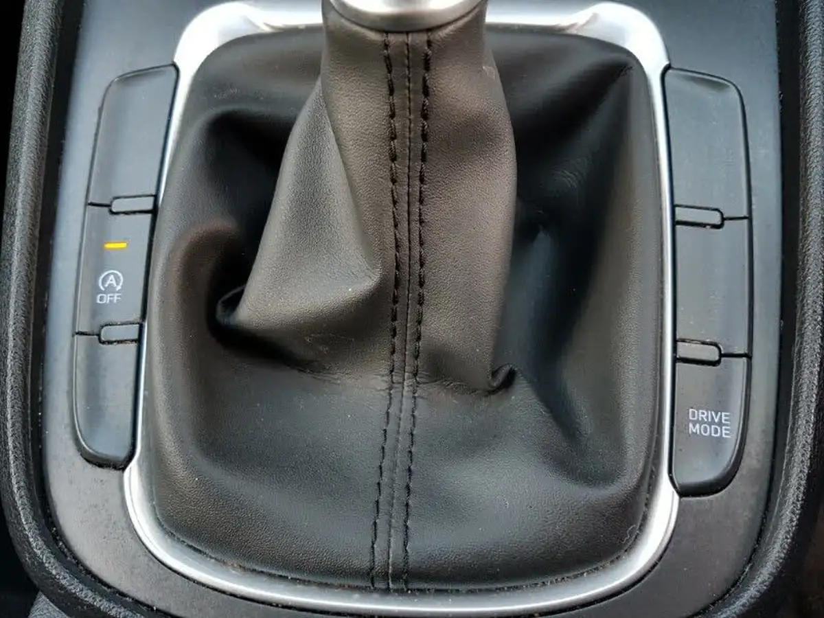 2022-hyundai-kona-10-t-gdi-se-connect-big-16
