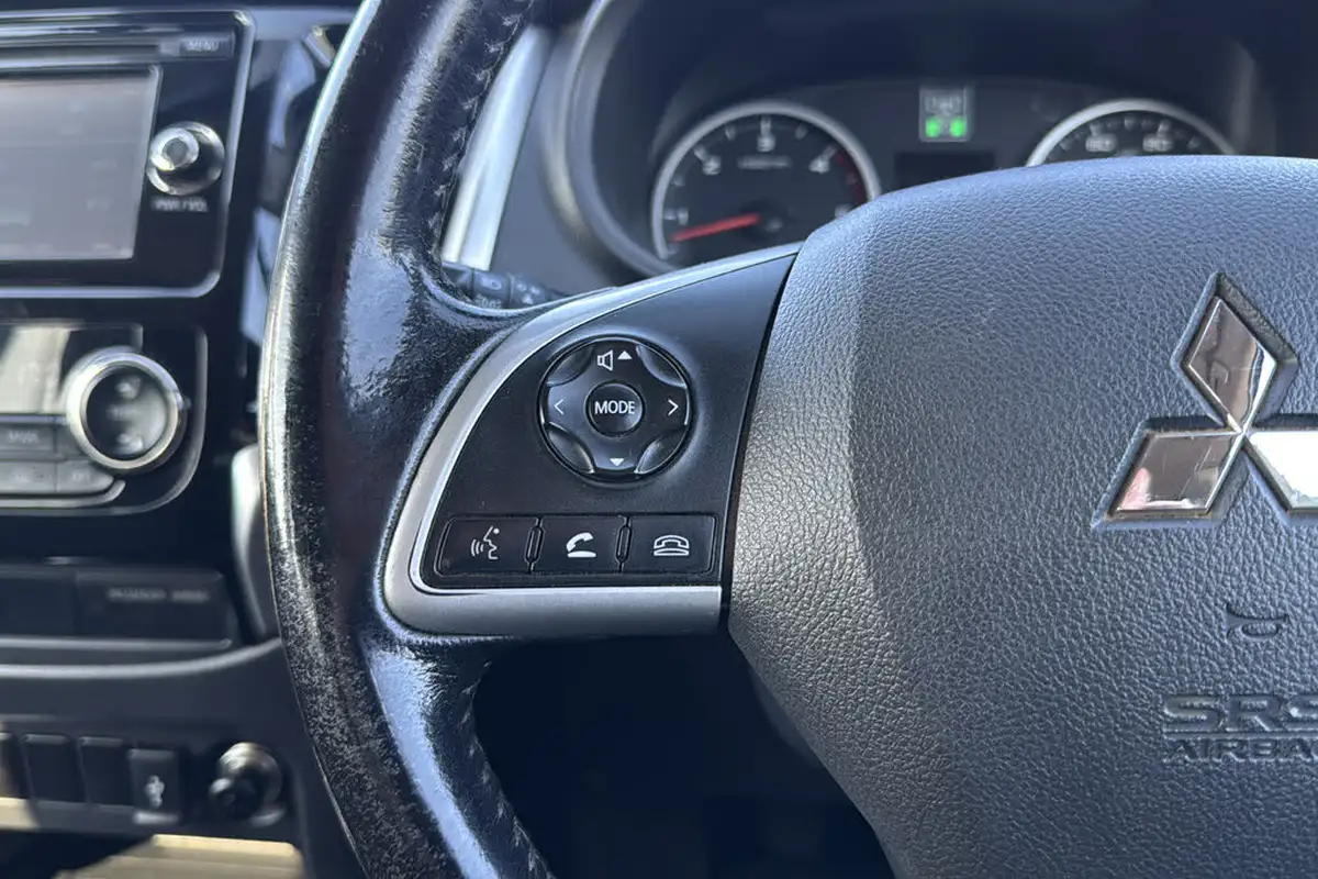 2015-mitsubishi-l200-24di-d-titan-big-14