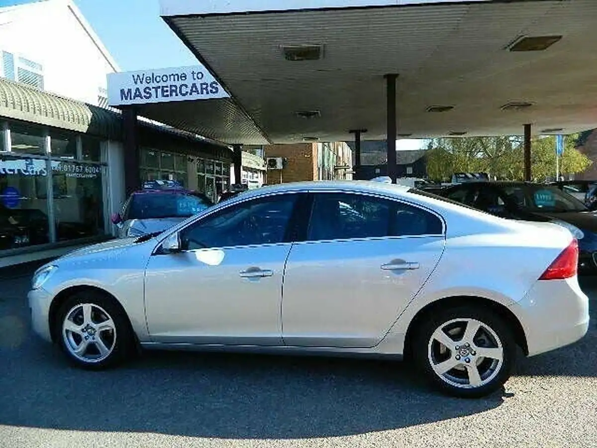 2012-volvo-s60-16-t3-se-16-1595cc-big-10