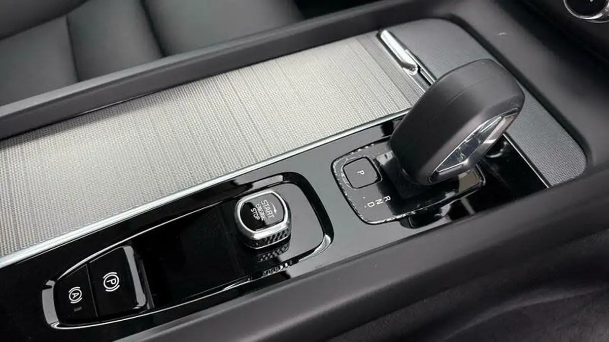2024-volvo-xc60-20-b5-plus-big-22