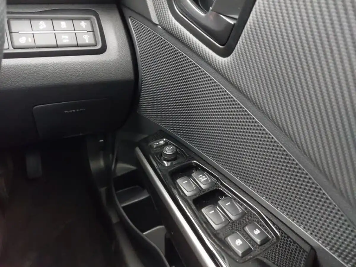2024-kgm-ssangyong-tivoli-15-k40-big-11