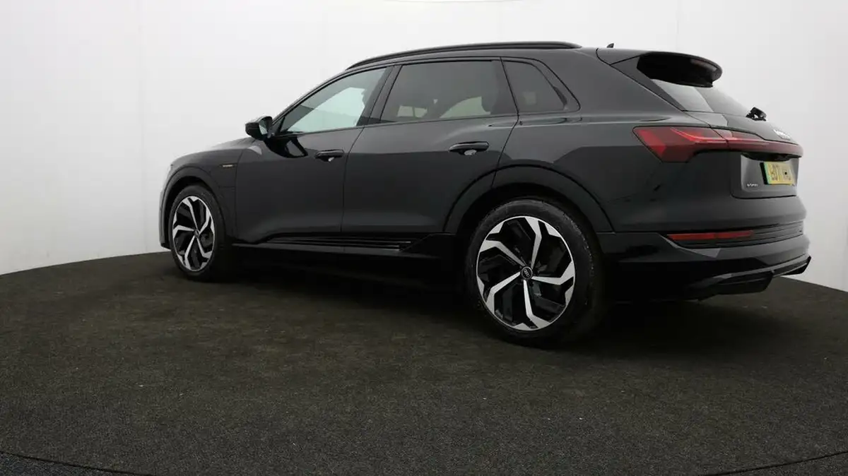 2022-audi-e-tron-55e-black-edition-station-wagon-big-67