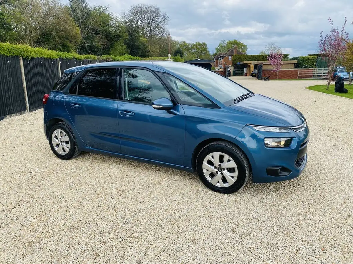 2015-citroen-c4-picasso-12-puretech-vtr-big-6