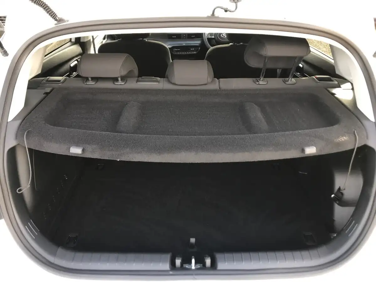 2022-hyundai-i20-10-t-gdi-premium-dct-big-7