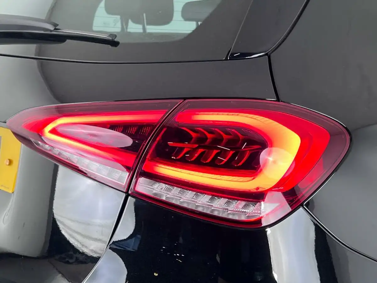2019-mercedes-benz-a-class-15d-a180d-sport-hatchback-5d-7g-dct-big-3