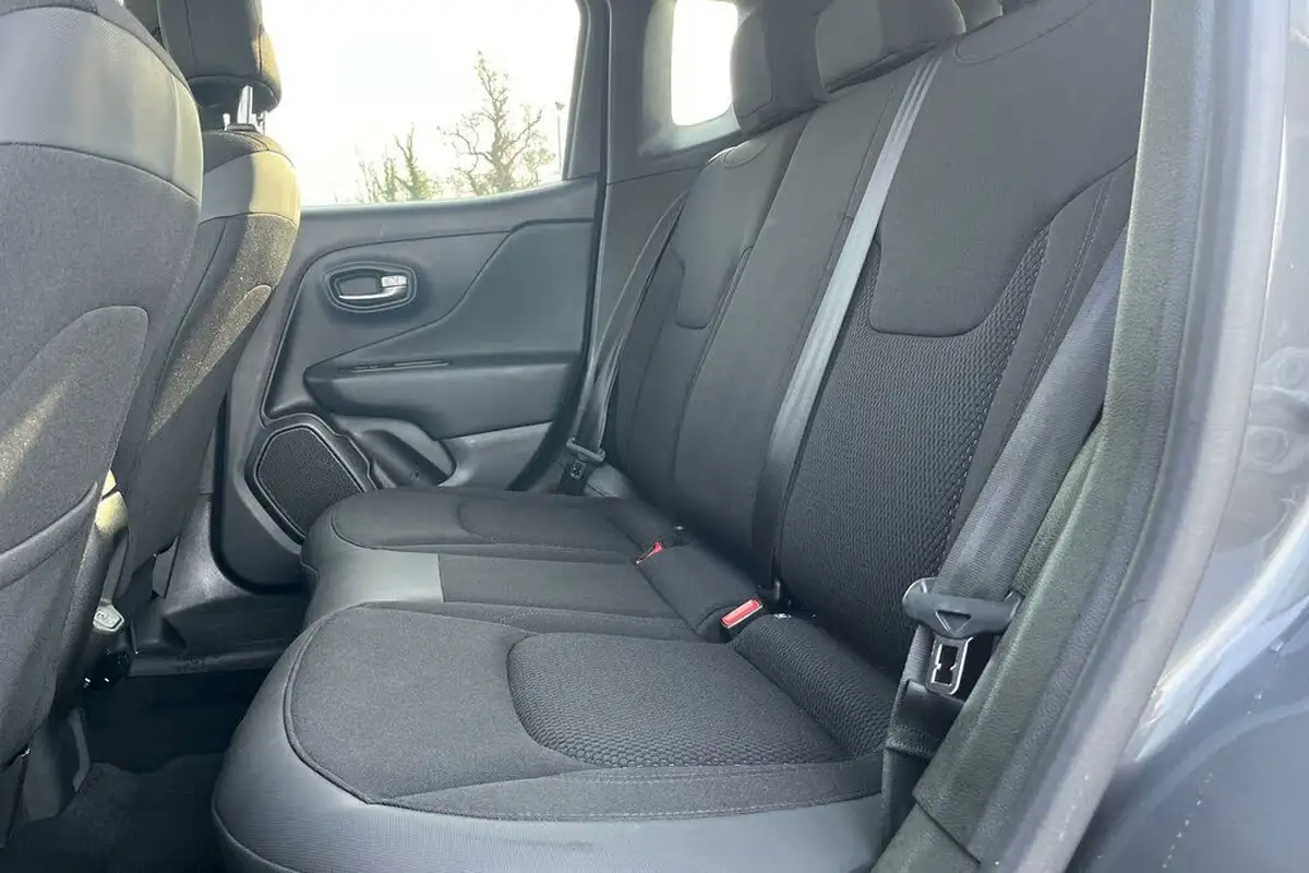 2022-jeep-renegade-10-gse-night-eagle-big-10