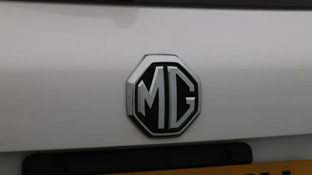 2022-mg-hs-15t-gdi-exclusive-162ps-dct-big-21