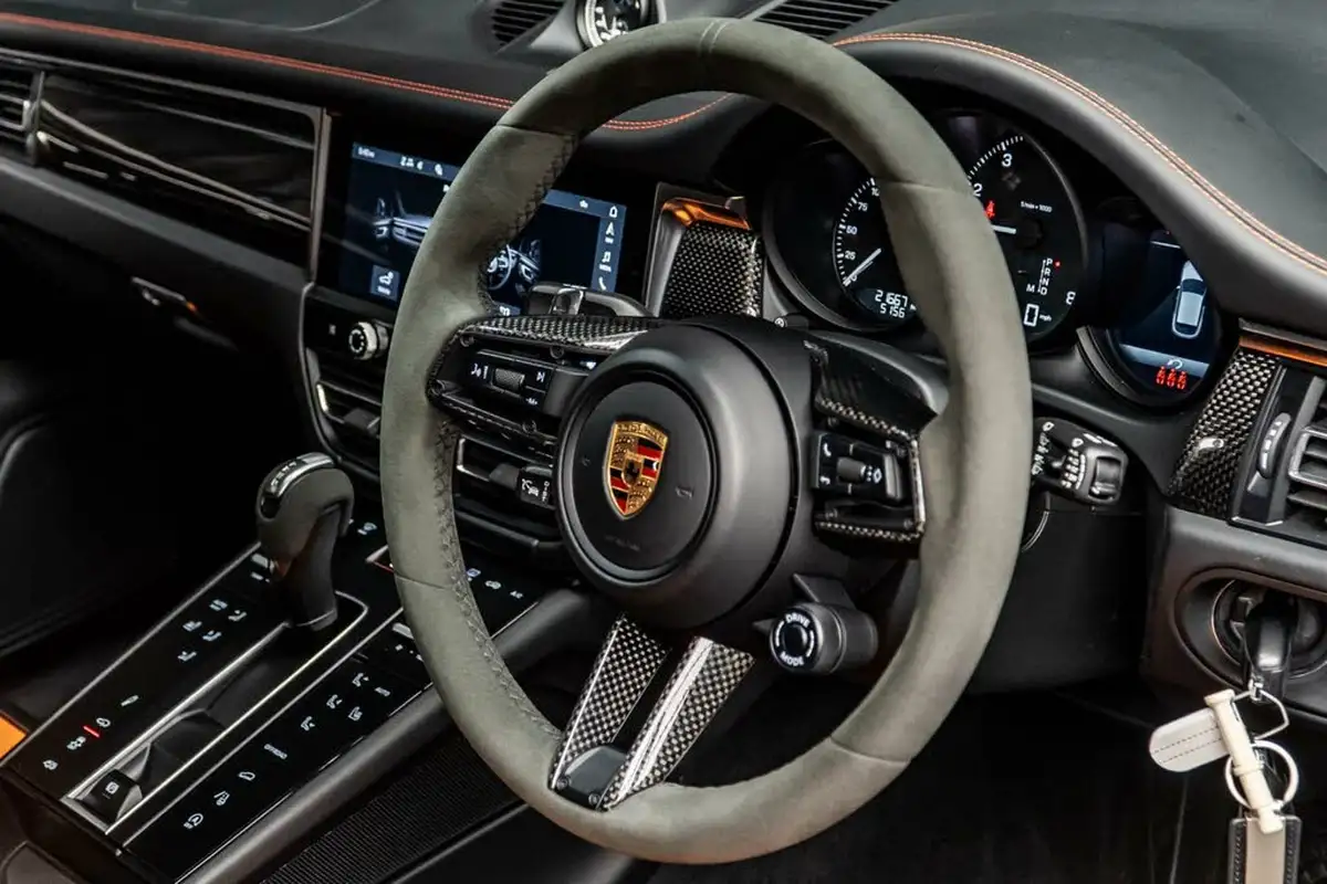 2023-porsche-macan-20-big-27