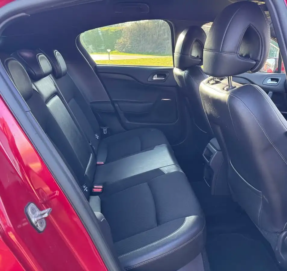 2015-citroen-ds4-16e-hdi-dstyle-airdream-big-11