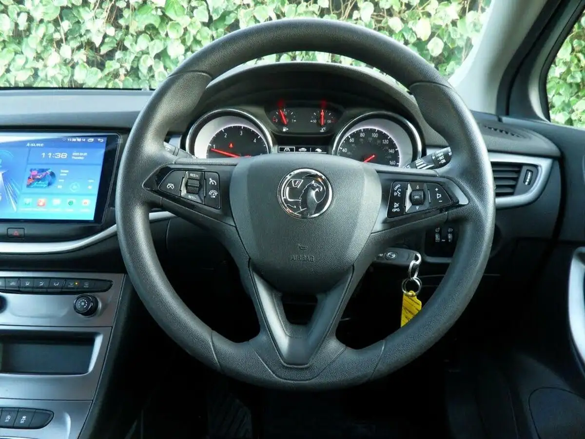 2019-vauxhall-astra-big-41